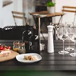 Nooqa - 'exklusives Design - Parkplatz, Balkon, Nespresso - 6 Personen - 85qm Daire *